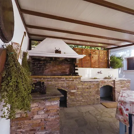 Kastanies Country House Holiday home